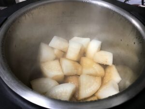 【ホットクック】超簡単レシピの大根と手羽先の煮つけで大根半分ペロリ