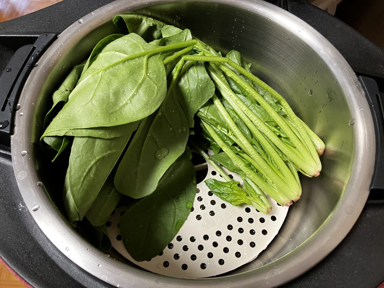 ホットクックでほうれん草蒸す